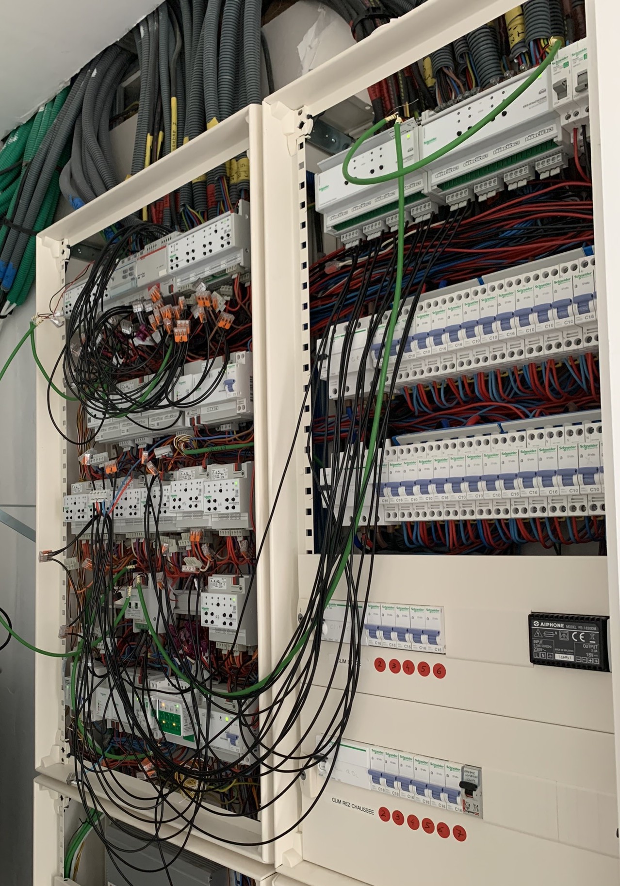Photo de l'armoire électrique avant intervention